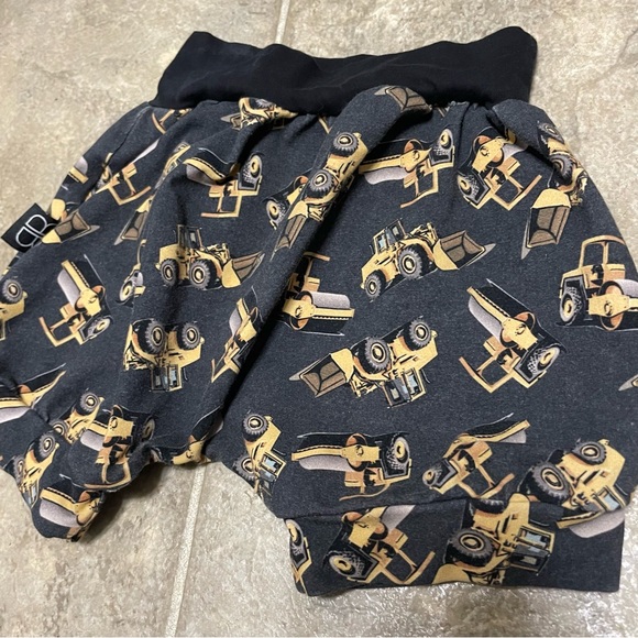 Boutique joggers/shorts - Picture 3 of 6